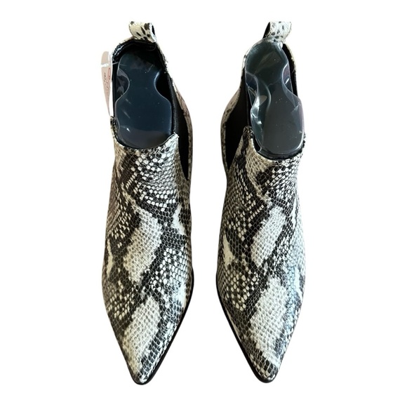 Blondo Emelia Chelsea Snakeskin Boots 7.5 NEW - Picture 3 of 5